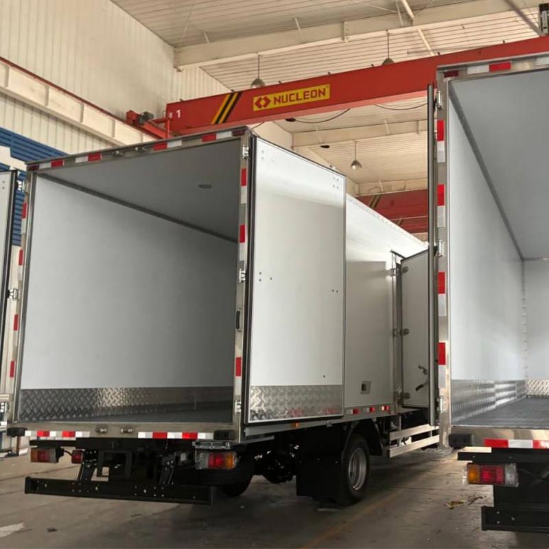 Comment la carrosserie de camion sec à noyau en PU améliore l’efficacité des transports modernes ?