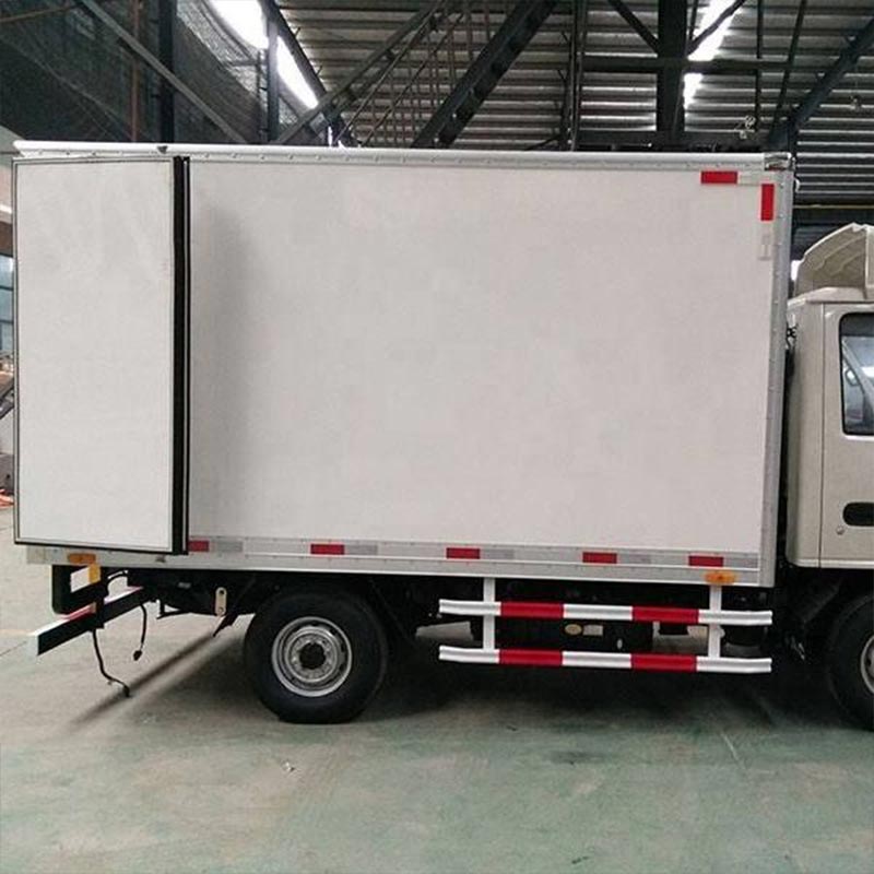 Comment une carrosserie de camion sèche à noyau en PU améliore-t-elle l'efficacité du transport et la protection des marchandises ?