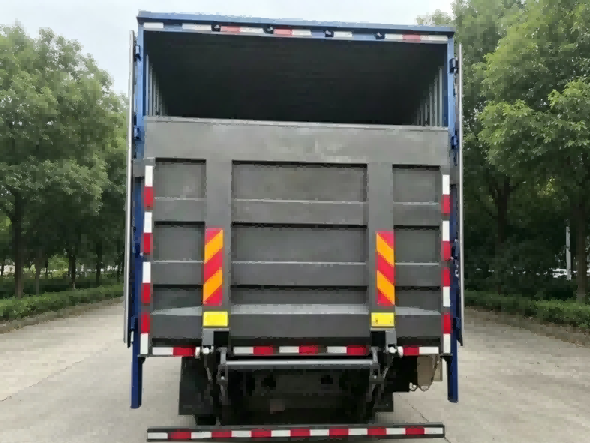 Analyse approfondie de l'industrie : confrontation avec les matériaux d'ingénierie – Panneaux composites intelligents, acier à haute résistance et alliage d'aluminium