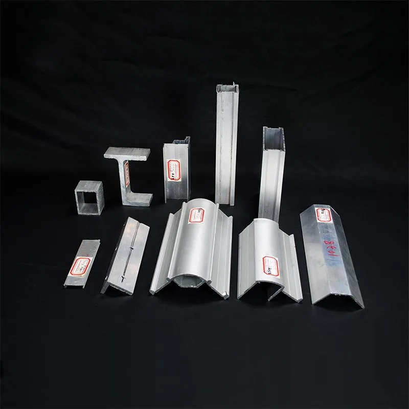 Profil de garniture en alliage d'aluminium pour camion