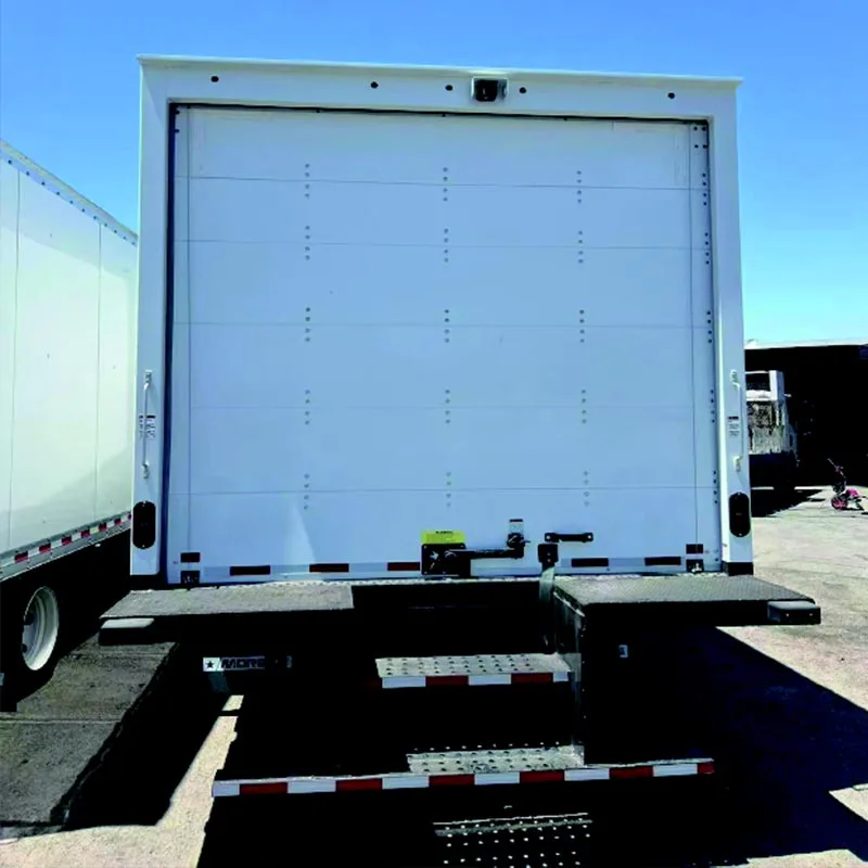 Porte rabattable pour camion fourgon